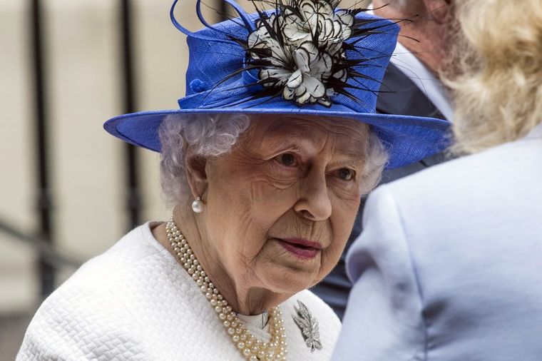 Jedna stvar bez koje kraljevska porodica nigde ne ide: Morbidno pravilo uvela kraljica Elizabeta!