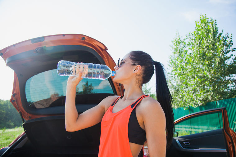 Nikada ne ostavljajte flašu s vodom u autu: Posledice mogu biti fatalne! (VIDEO)