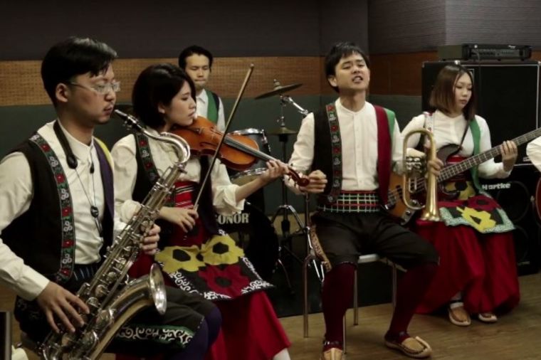 Japanci u narodnoj nošnji pevaju muziku Balkana: Snimak koji je oduševio Srbe! (VIDEO)