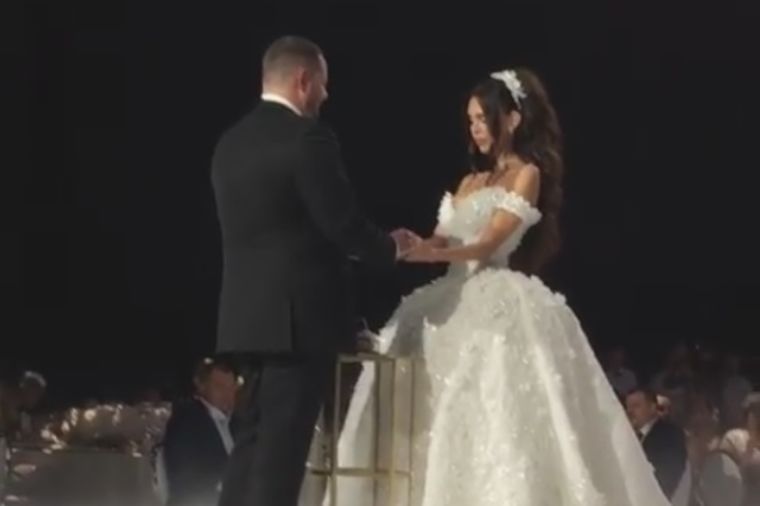 Ruska svadba najskuplja u 2017: Milijarder oženio Kseniju, darivao je preskupim poklonom! (FOTO)