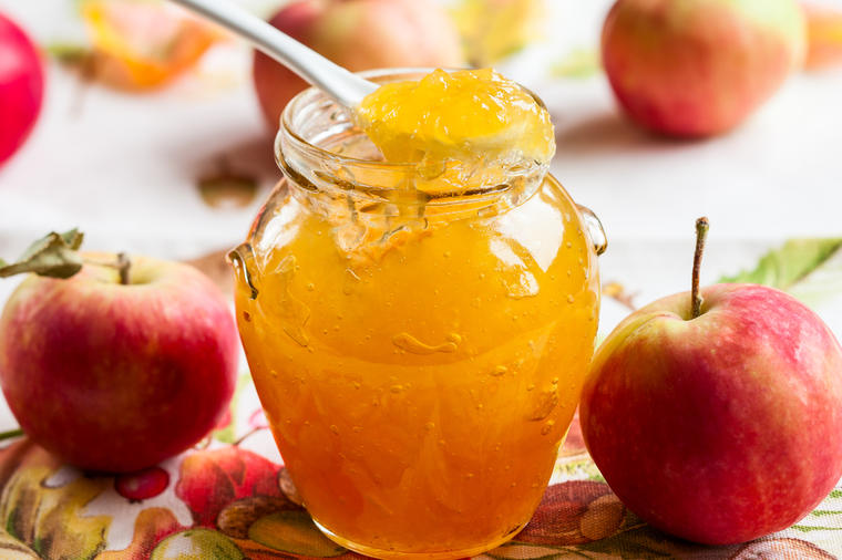Domaći pekmez od jabuka: Bakin recept kojeg generacije čuvaju!