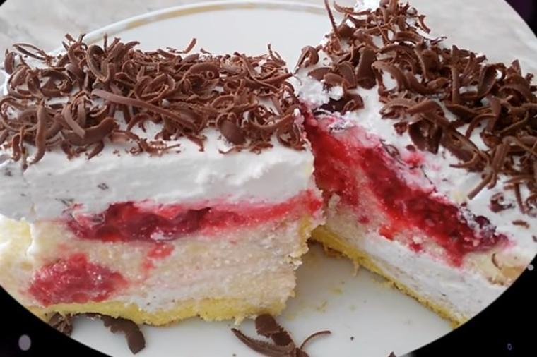 Jastuk torta od malina: Sočna, izdašna, topi se u ustima! (RECEPT)
