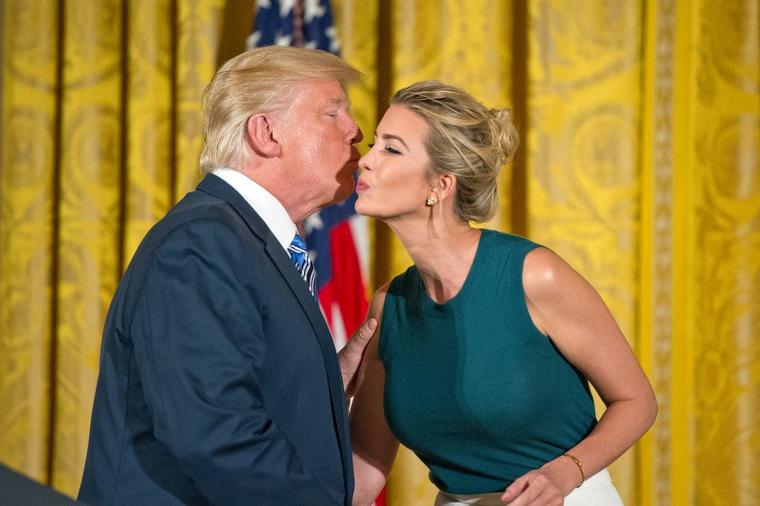 Kakav je zaista odnos Donalda i Ivanke Tramp: Govor tela ih odao! (FOTO)