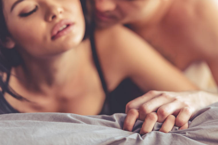 6 stvari koje žena ne treba da kaže kad se skine pred partnerom: Upropastićete doživljaj u krevetu!