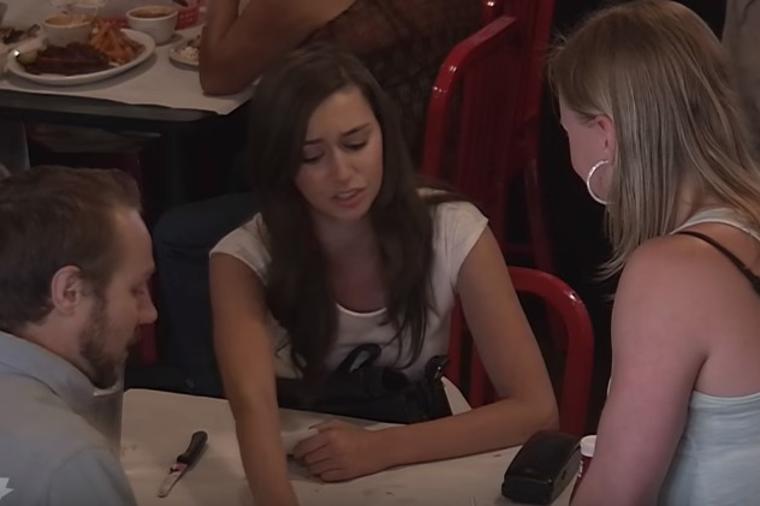Par nije imao za račun u restoranu: Šokirali konobaricu kada je saznala njihov plan! (VIDEO)