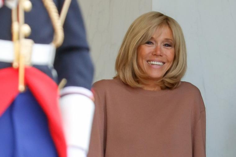 Poput rok zvezde: Prva dama Francuske potpuno promenila izgled! (FOTO)