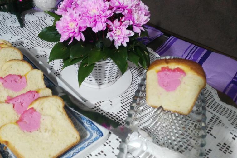 Mirisni kolač sa pudingom: Jednostavan, mekan i neodoljivo kremast! (RECEPT)