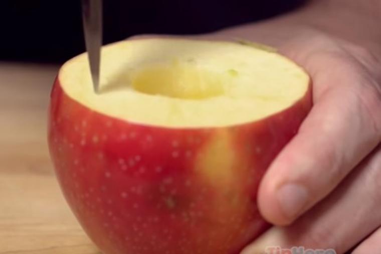 Počeo da čisti jabuku: Kada vidite šta je napravio, poći će vam voda na usta! (VIDEO)