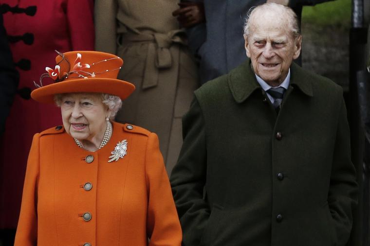 U braku su 70 godina, a ovakav je zaista njihov odnos: Jedna stvar odaje kraljicu Elizabetu i princa Filipa! (FOTO)