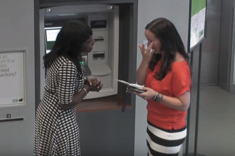 Majka podizala novac sa bankomata: Kad je videla ekran, nije mogla da zadrži suze! (VIDEO)