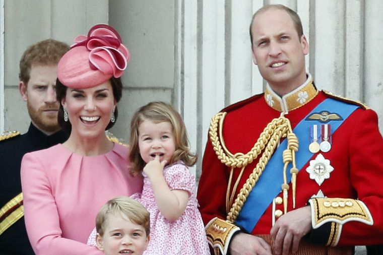 Revolucija u kraljevskoj porodici: Kako princ Džordž i princeza Šarlot već krše strogi protokol! (FOTO)