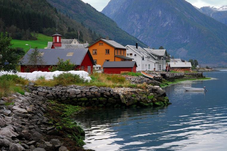 Svi hrle u ovaj norveški gradić sa samo 300 stanovnika: Postao svetska atrakcija iz jednog jedinog razloga! (FOTO)