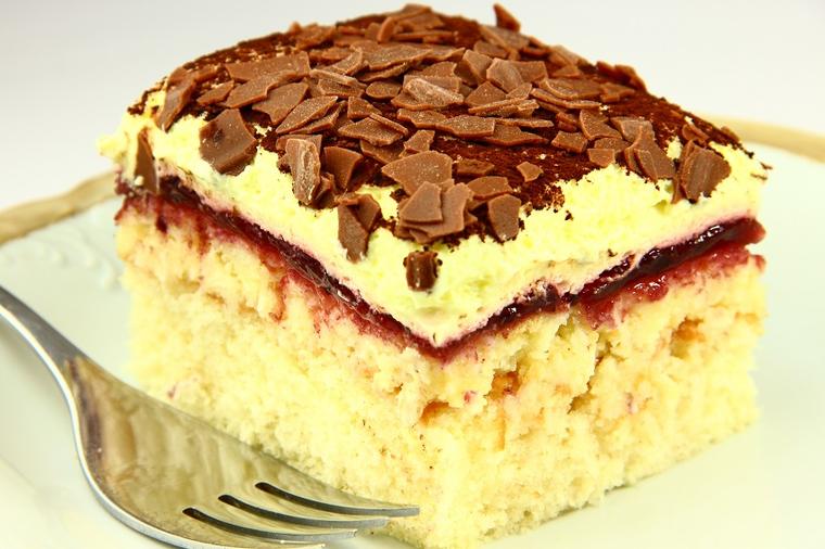 Učiteljski kolač: Skromni sastojci, raskošan ukus! (RECEPT)