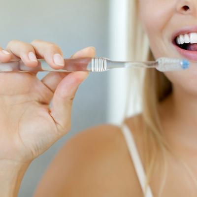 4 prirodna leka za paradentozu: Spasite svoje zube na vreme!