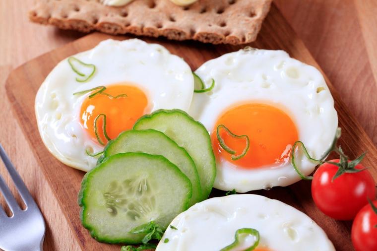Vrhunski kuvar otkrio caku: Od sada ćete jaje na oko spremati samo ovako! (VIDEO)
