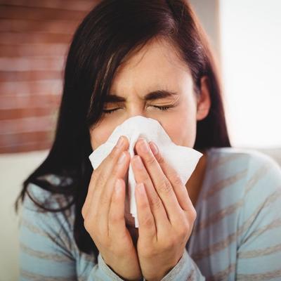 Imunolog dr Rajt: Ovo su ključne razlike između korona virusa i sezonske alergije!