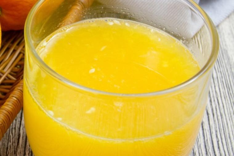 Čudesan domaći sok od pomorandže: Samo 4 voćke napravite 9 litara soka! (RECEPT)