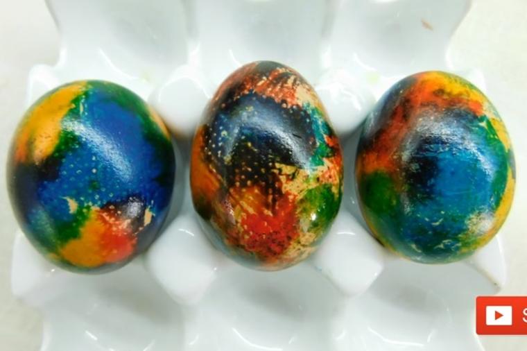 Farbanje jaja salvetama: Prirodno i prelepo, trebaju vam samo dve stvari! (FOTO)