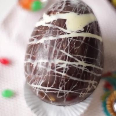 Obradujte svoje mališane: Ulepšajte Vaskrs čokoladnim jajima, a evo kako da ih napravite sami! (VIDEO)