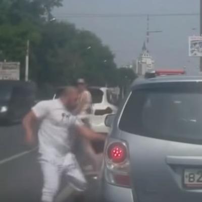 Divljao za volanom skupog automobila, pa napao drugog vozača: Za ono što je doživeo nije bio spreman! (VIDEO)