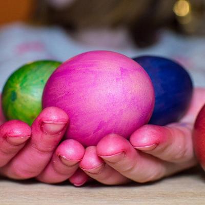 Skinite boju sa ruku: 3 načina da očistite kožu posle farbanja uskršnjih jaja!