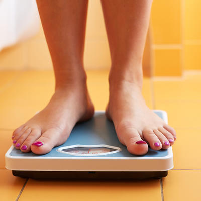 Pravo stanje: Ovoliko kilograma treba da oduzmete ako se merite u odeći!