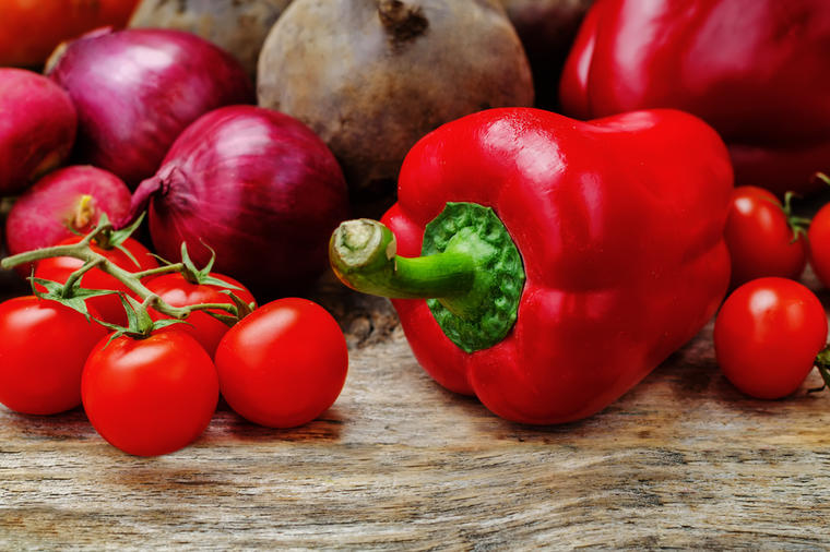 Crvena hrana je pravi čuvar zdravlja: Leči dušu i telo, oporavlja ceo organizam!