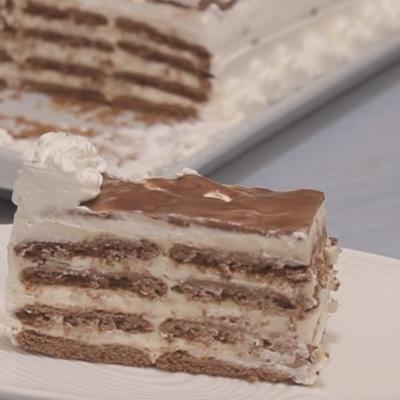 Najbrža keks torta koju ćete prosto obožavati: Slatka i sočna, spremna za 15 minuta! (RECEPT)