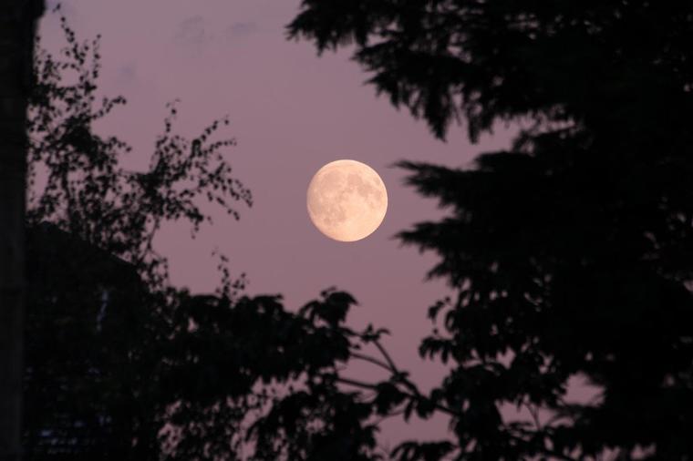 Ružičasti Mesec: 29. i 30. aprila ove horoskopske znakove čekaju velike promene!