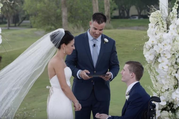 Nepokretni mladoženja (26) prohodao na svom venčanju oslonjen na ženu svog života: Trenutak kada su svi zaplakali! (VIDEO)
