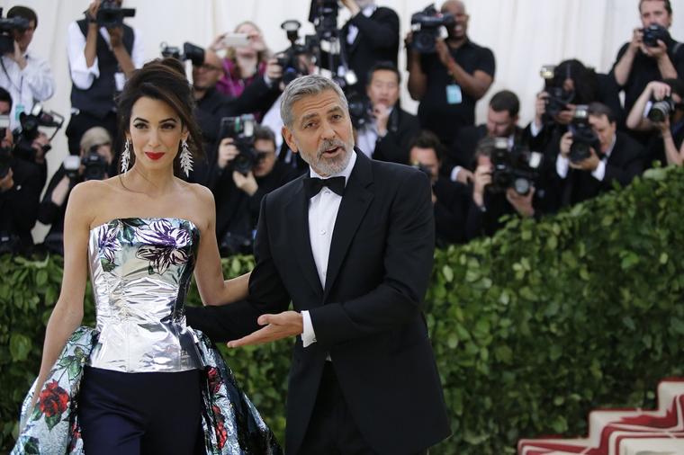 Pokazala ko nosi pantalone u braku: Amal i Džordž Kluni nikada nisu izgledali ovako dobro! (FOTO)