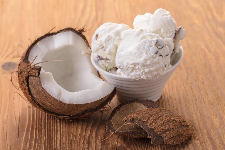 Domaći sladoled od kokosa: Egzotika kojoj je teško odoleti! (RECEPT)