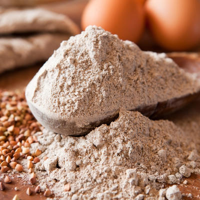 Lekovita svojstva heljdinog brašna: Reguliše probavu, snižava holesterol, ne sadrži gluten! (RECEPT)