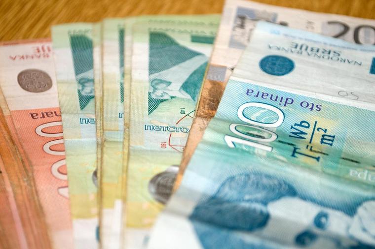 Srbija: Prosečna plata u junu 2019. iznosila je 53.633 dinara