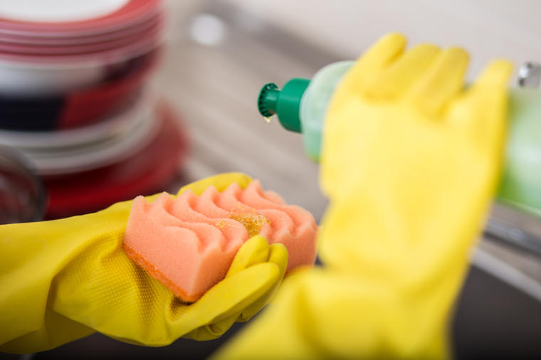 Predmeti i površine koje ne smete da perete deterdžentom za sudove: Oštetićete ih!