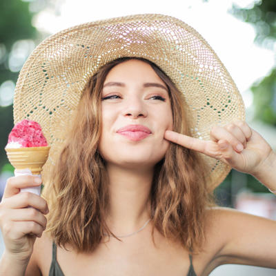 Omiljeni letnji dezert je prepun kalorija ali to već svi znamo: Šta se dešava u telu kada jedemo sladoled?