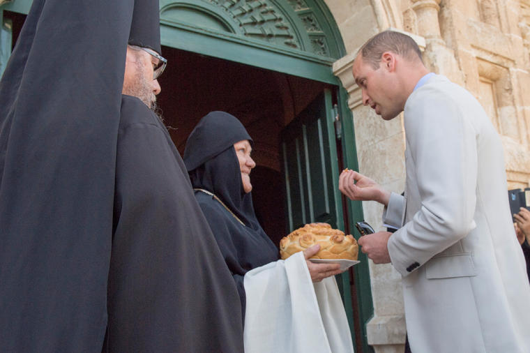 Ponosan na svoje pravoslavno poreklo: Princ Vilijam posetio grob prababe Alise u Jerusalimu! (FOTO)
