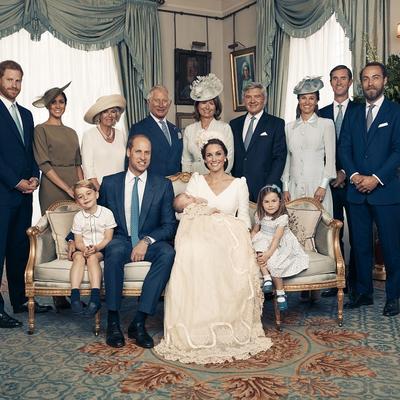 Kraljevska porodica na okupu: Pogledajte zvanične fotografije sa krštenja princa Luisa!