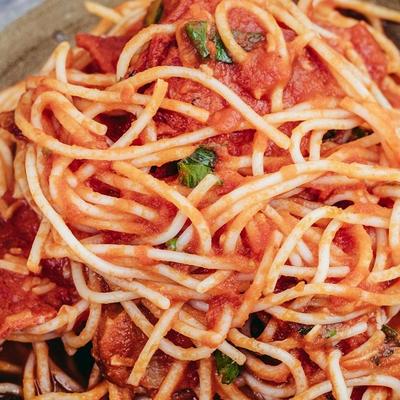 Italijani znaju najbolje: Napravite crveni pesto sos - zdravi sastojci, brza priprema! (RECEPT)