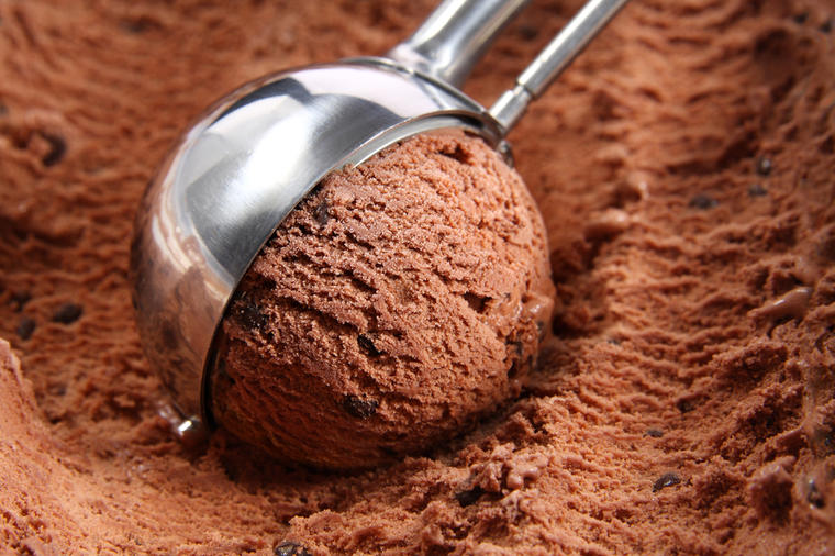 Domaći sladoled od čokolade: Ledena poslastica spremna za tili čas osvojiće sva vaša čula!(RECEPT)