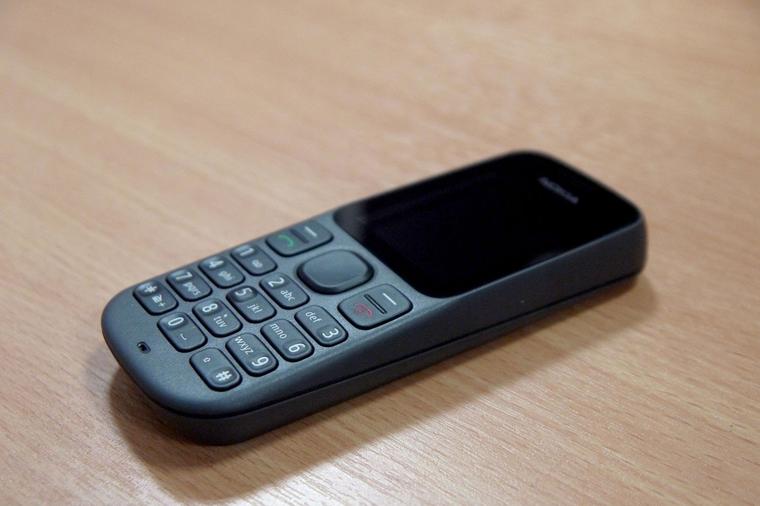 Britancima je tehnologije preko glave: Sve više kupuju "glupe telefone" i beže od digitalne invazije!