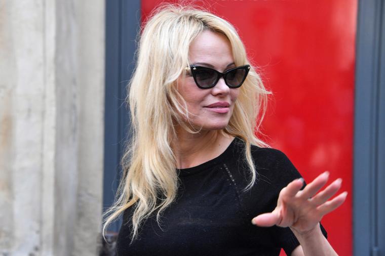 Puče tikva: Pamela Anderson ostavila 19 godina mlađeg fudbalera!