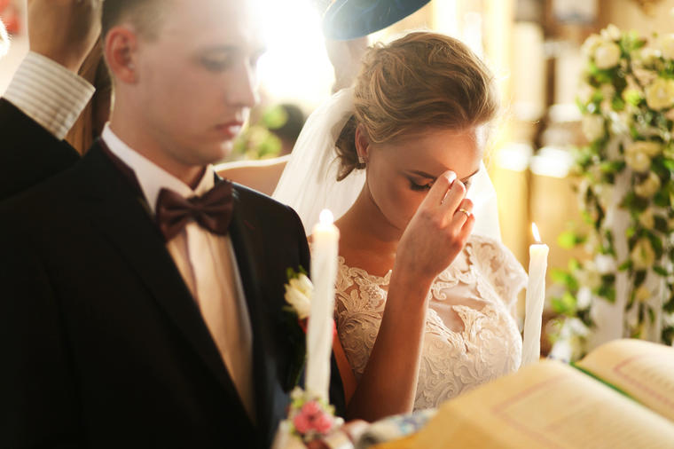Poverenje, poštovanje, vernost: Znate li šta zapravo simbolizuju predmeti na crkvenom venčanju?