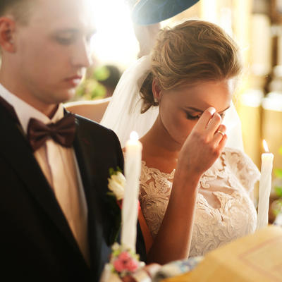 Poverenje, poštovanje, vernost: Znate li šta zapravo simbolizuju predmeti na crkvenom venčanju?