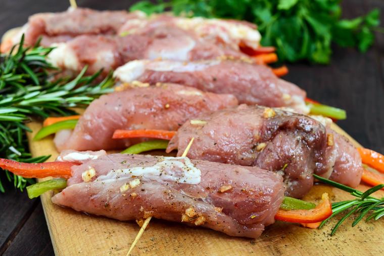 Prste da poližete: Napravite pečenu šargarepu sa hrskavom slaninom! (VIDEO, RECEPT)