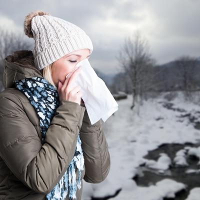 Pravi razlog iritantne pojave: Evo zašto vam zimi curi nos i pucaju usne, a niste prehlađeni!