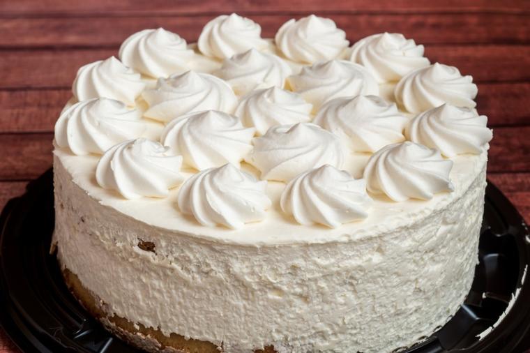 Torta od brusnica i bele čokolade: Najlepša poslastica od suvog voća! (RECEPT)