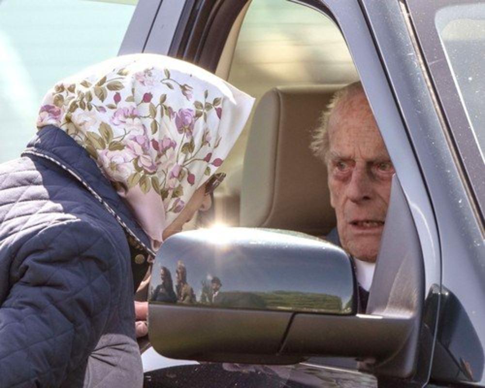 Princ Filip je hteo da izbaci Kraljicu Elizabetu iz kola jednom prilikom, jer mu je 'zvocala'