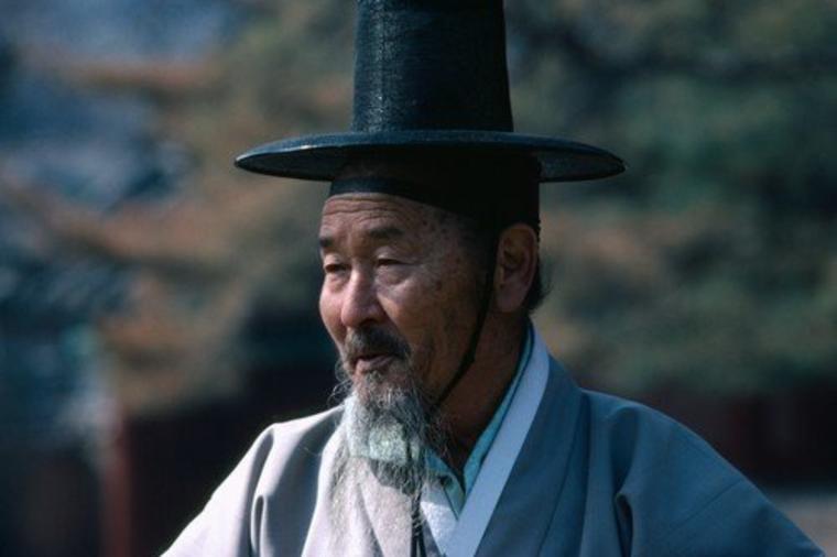 AKO TE OGOVARAJU IZA LEĐA, TO ZNAČI DA SI ISPRED NJIH: 10 citata velikog Konfučija