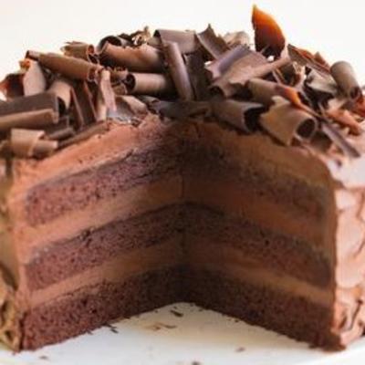 Kraljevsko bogatstvo ukusa: Jednostavna čokoladna mus torta koja osvaja na prvi zalogaj! (RECEPT)
